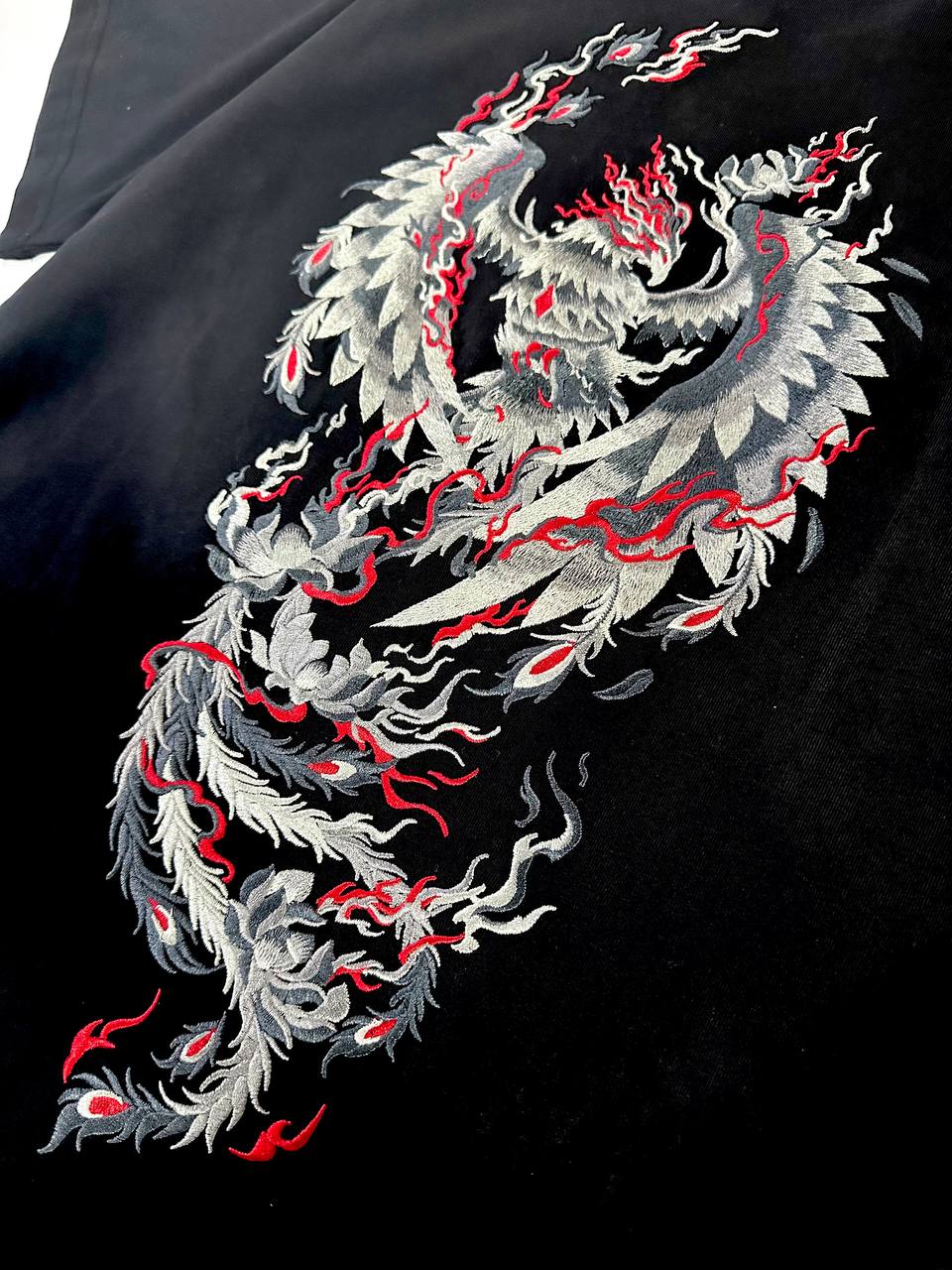 T-shirt z haftowanym Feniksem