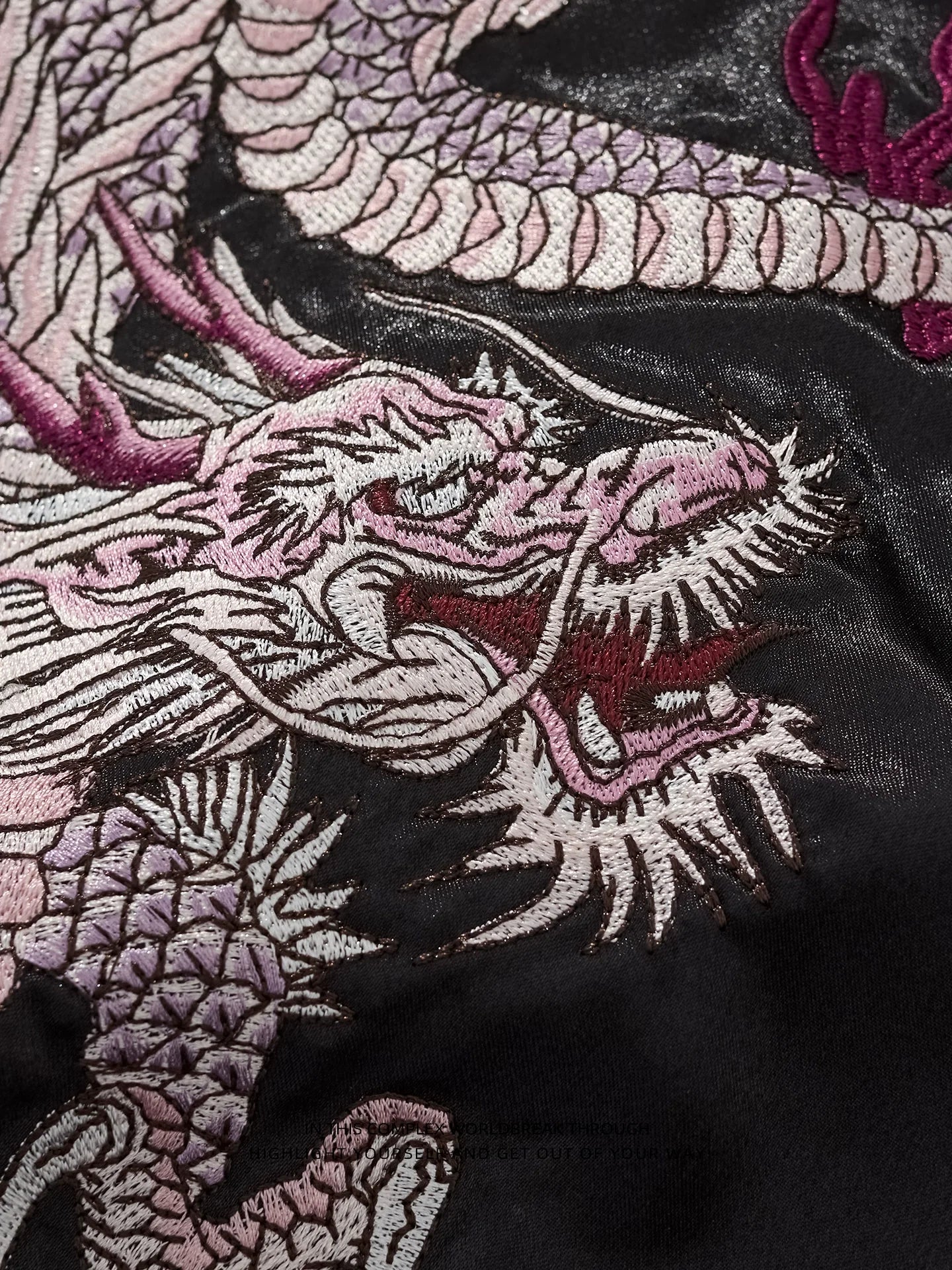 Kurtka Sukajan haftowana Ryugetsu